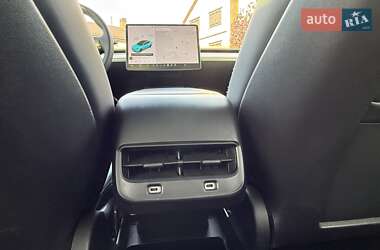Позашляховик / Кросовер Tesla Model Y 2021 в 
