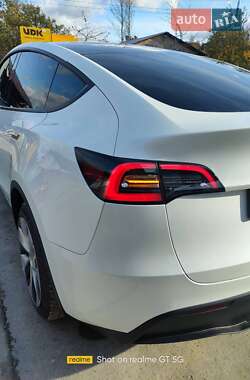 Позашляховик / Кросовер Tesla Model Y 2021 в  фото 9 Позашляховик / Кросовер Tesla Model Y 2021 в