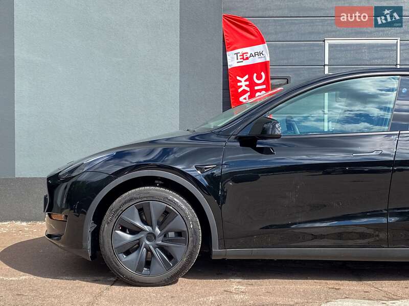 Внедорожник / Кроссовер Tesla Model Y 2024 в Киеве