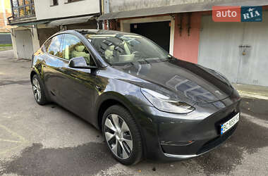 Позашляховик / Кросовер Tesla Model Y 2024 в 