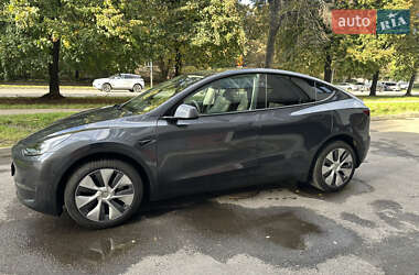 Позашляховик / Кросовер Tesla Model Y 2024 в 