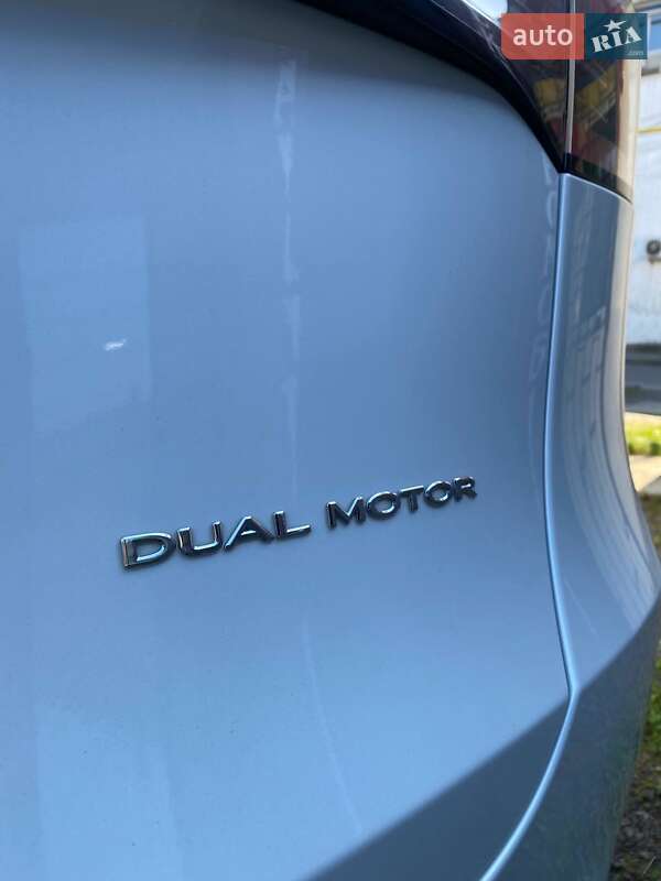 Позашляховик / Кросовер Tesla Model Y 2023 в Ужгороді