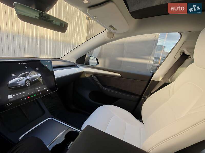 Позашляховик / Кросовер Tesla Model Y 2024 в Києві