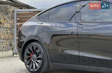 Позашляховик / Кросовер Tesla Model Y 2023 в 