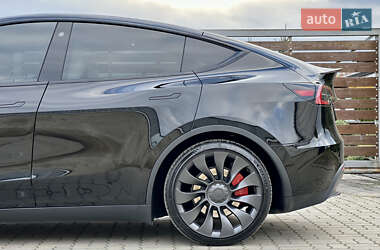 Позашляховик / Кросовер Tesla Model Y 2023 в 