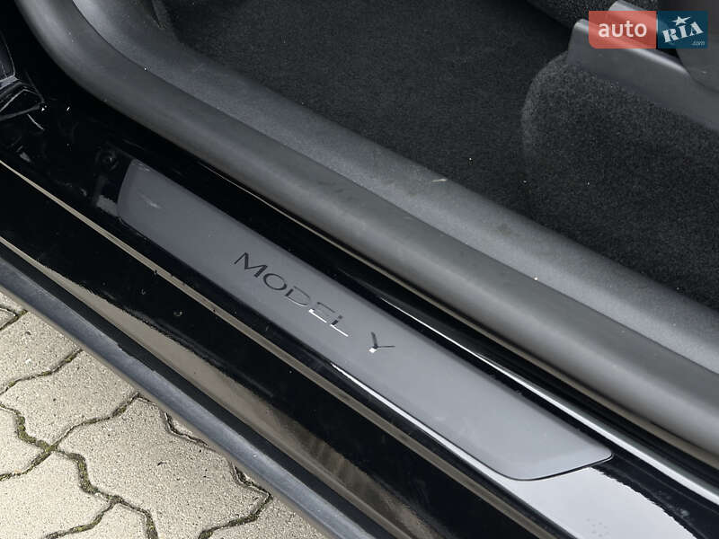 Внедорожник / Кроссовер Tesla Model Y 2023 в Стрые