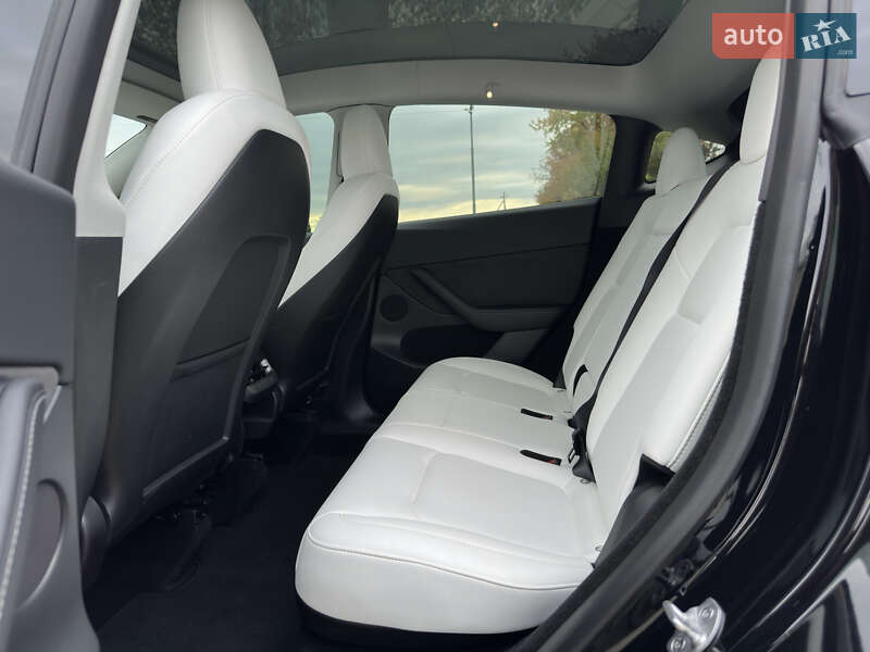 Внедорожник / Кроссовер Tesla Model Y 2023 в Стрые