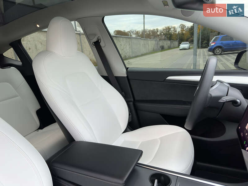 Внедорожник / Кроссовер Tesla Model Y 2023 в Стрые