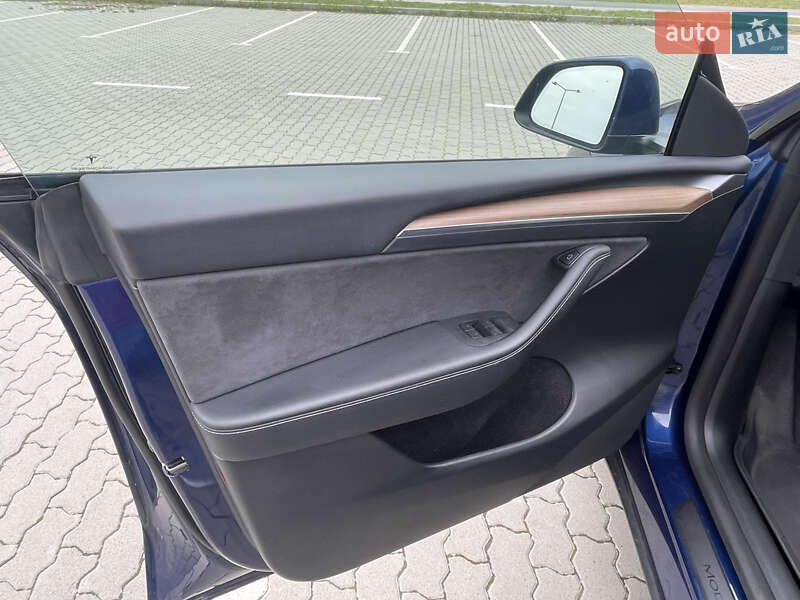 Внедорожник / Кроссовер Tesla Model Y 2023 в Львове