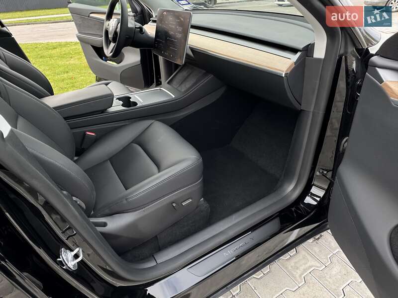 Внедорожник / Кроссовер Tesla Model Y 2024 в Сарнах