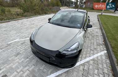 Позашляховик / Кросовер Tesla Model Y 2024 в  фото 18 Позашляховик / Кросовер Tesla Model Y 2024 в