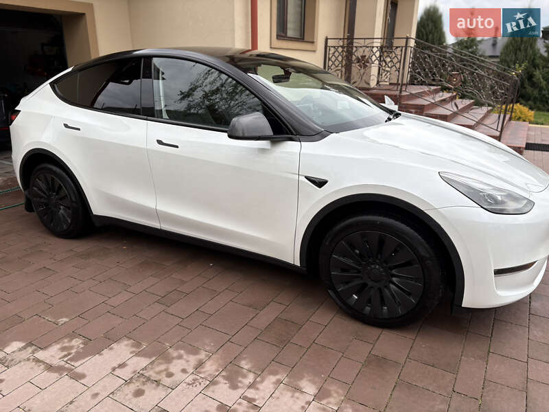 Позашляховик / Кросовер Tesla Model Y 2023 в Новояворівську