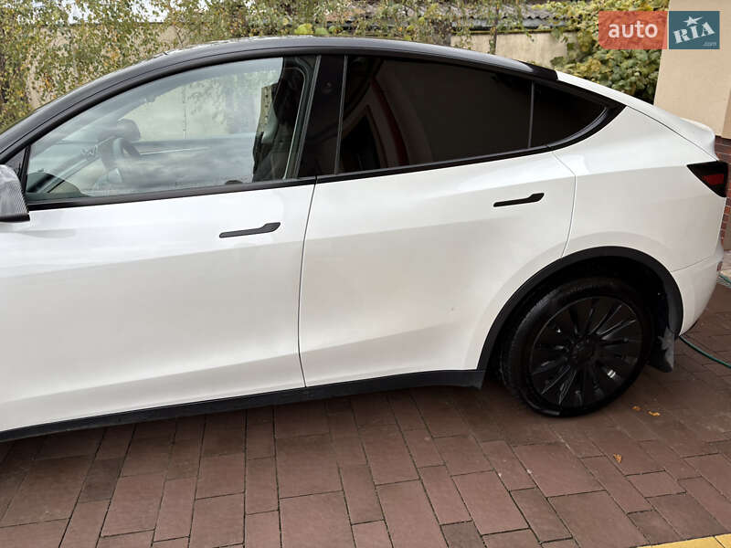 Позашляховик / Кросовер Tesla Model Y 2023 в Новояворівську