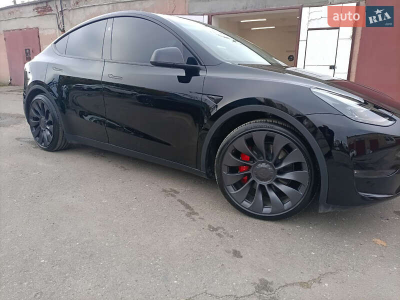 Внедорожник / Кроссовер Tesla Model Y 2024 в Тернополе