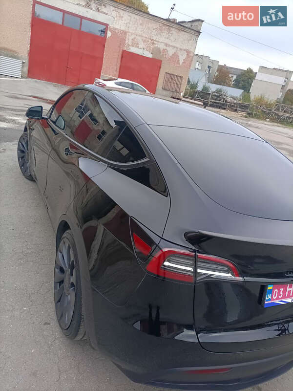 Внедорожник / Кроссовер Tesla Model Y 2024 в Тернополе