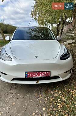 Позашляховик / Кросовер Tesla Model Y 2023 в  фото 10 Позашляховик / Кросовер Tesla Model Y 2023 в