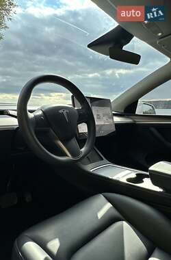 Позашляховик / Кросовер Tesla Model Y 2023 в  фото 25 Позашляховик / Кросовер Tesla Model Y 2023 в