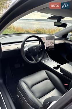 Позашляховик / Кросовер Tesla Model Y 2023 в  фото 30 Позашляховик / Кросовер Tesla Model Y 2023 в