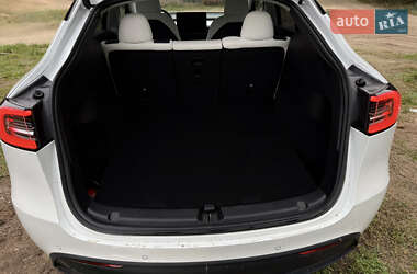 Позашляховик / Кросовер Tesla Model Y 2022 в  фото 13 Позашляховик / Кросовер Tesla Model Y 2022 в