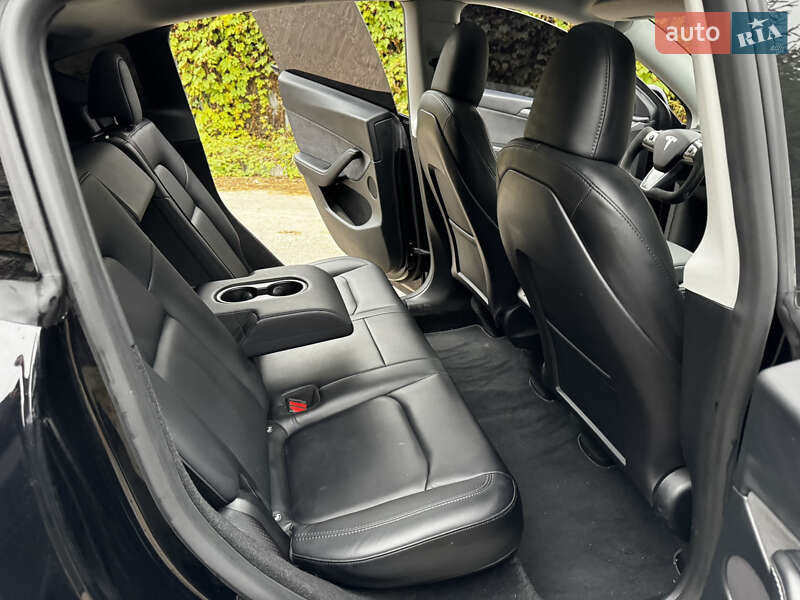 Внедорожник / Кроссовер Tesla Model Y 2023 в Киеве