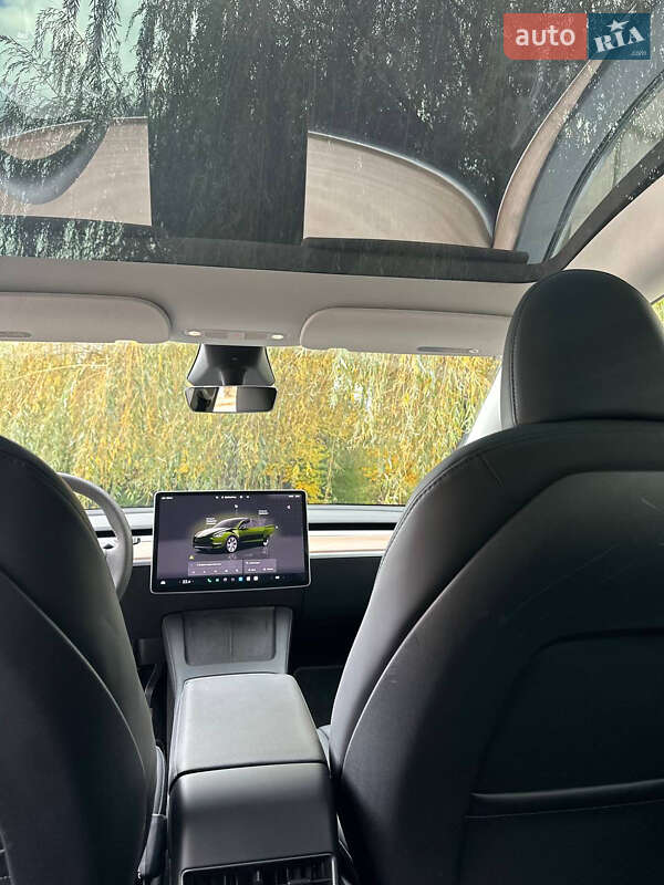Позашляховик / Кросовер Tesla Model Y 2024 в Чернівцях фото 13 Позашляховик / Кросовер Tesla Model Y 2024 в Чернівцях
