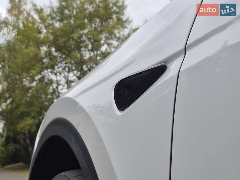Позашляховик / Кросовер Tesla Model Y 2023 в Львові фото 5 Позашляховик / Кросовер Tesla Model Y 2023 в Львові
