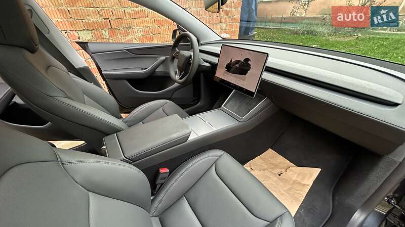 Позашляховик / Кросовер Tesla Model Y 2025 в Чернівцях фото 9 Позашляховик / Кросовер Tesla Model Y 2025 в Чернівцях