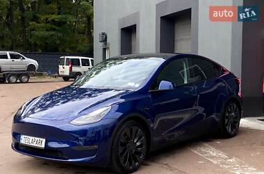 Позашляховик / Кросовер Tesla Model Y 2024 в 