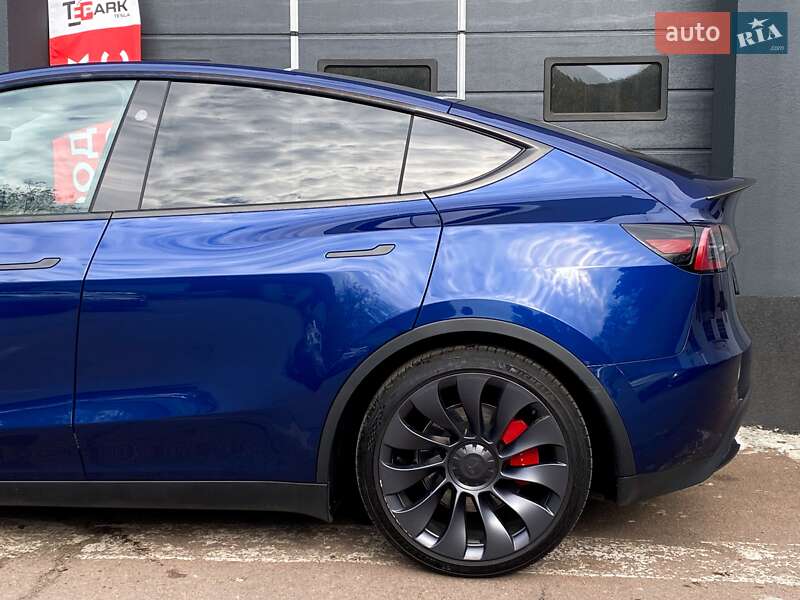 Позашляховик / Кросовер Tesla Model Y 2024 в Києві
