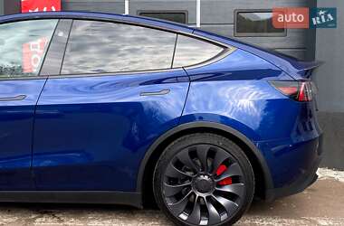 Позашляховик / Кросовер Tesla Model Y 2024 в 