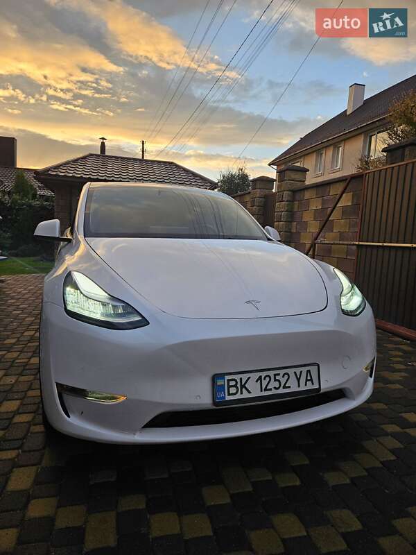 Позашляховик / Кросовер Tesla Model Y 2021 в Рівному