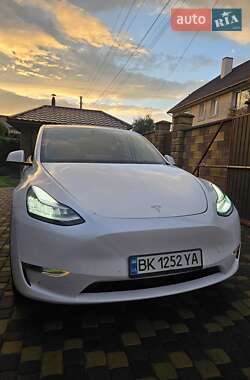 Внедорожник / Кроссовер Tesla Model Y 2021 в 