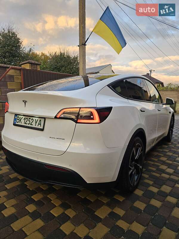 Позашляховик / Кросовер Tesla Model Y 2021 в Рівному