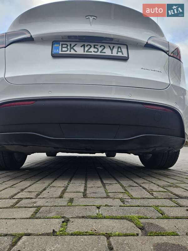 Позашляховик / Кросовер Tesla Model Y 2021 в Рівному