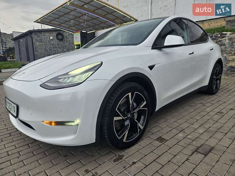 Позашляховик / Кросовер Tesla Model Y 2021 в Рівному