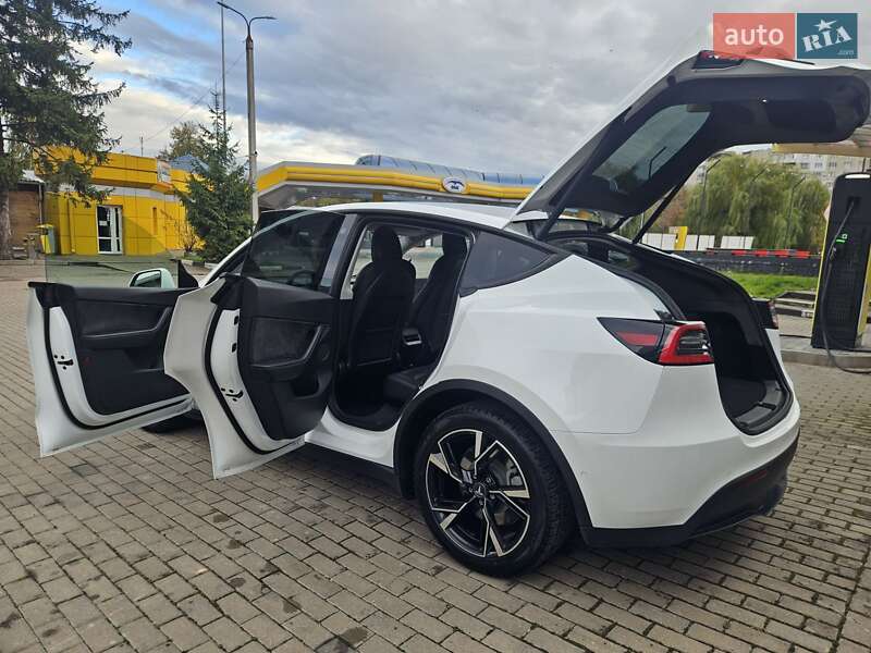 Позашляховик / Кросовер Tesla Model Y 2021 в Рівному