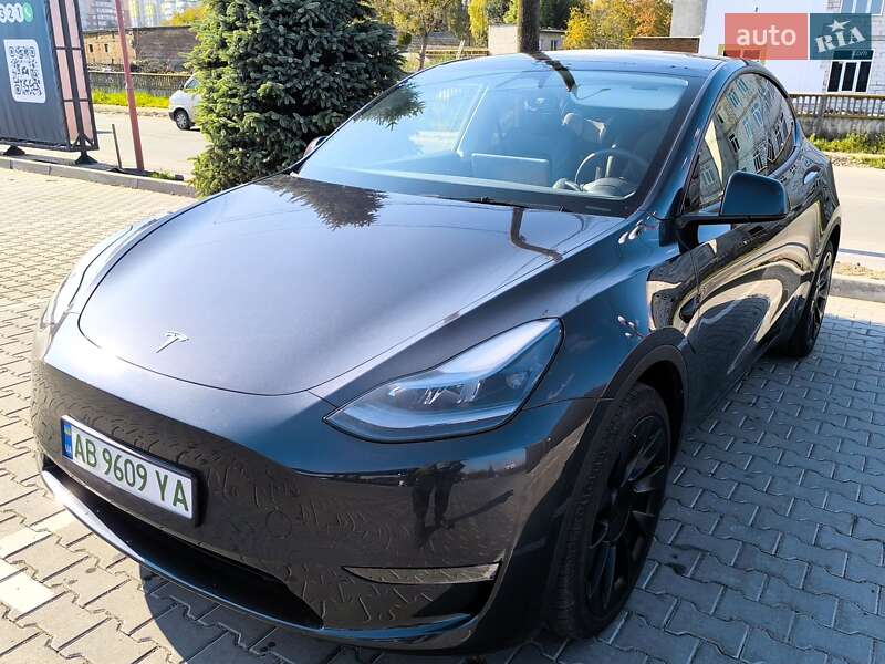 Tesla Model Y 2024