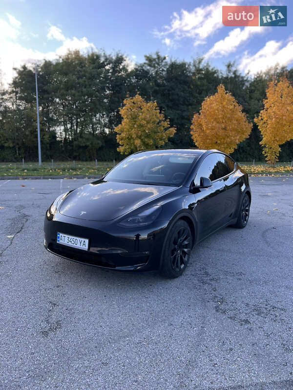 Позашляховик / Кросовер Tesla Model Y 2023 в  фото Позашляховик / Кросовер Tesla Model Y 2023 в