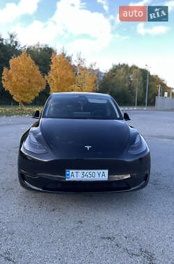 Позашляховик / Кросовер Tesla Model Y 2023 в  фото 11 Позашляховик / Кросовер Tesla Model Y 2023 в