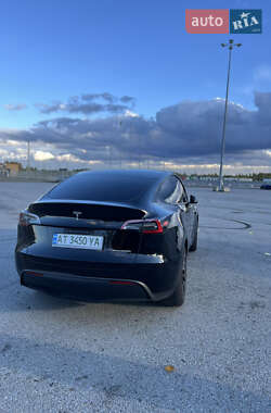Позашляховик / Кросовер Tesla Model Y 2023 в  фото 16 Позашляховик / Кросовер Tesla Model Y 2023 в