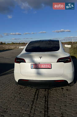 Позашляховик / Кросовер Tesla Model Y 2024 в 