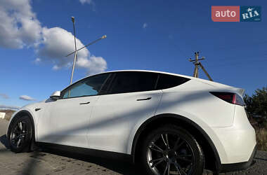 Позашляховик / Кросовер Tesla Model Y 2024 в 