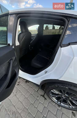 Позашляховик / Кросовер Tesla Model Y 2024 в 