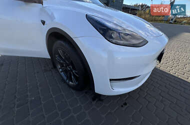 Позашляховик / Кросовер Tesla Model Y 2024 в 