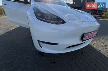 Позашляховик / Кросовер Tesla Model Y 2024 в 