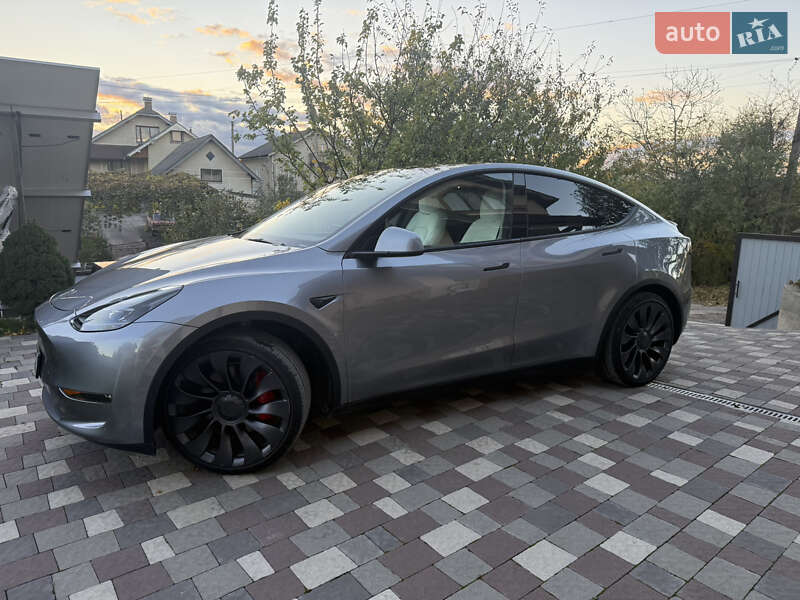 Позашляховик / Кросовер Tesla Model Y 2024 в Івано-Франківську фото 3 Позашляховик / Кросовер Tesla Model Y 2024 в Івано-Франківську