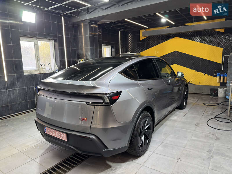 Внедорожник / Кроссовер Tesla Model Y 2025 в Львове