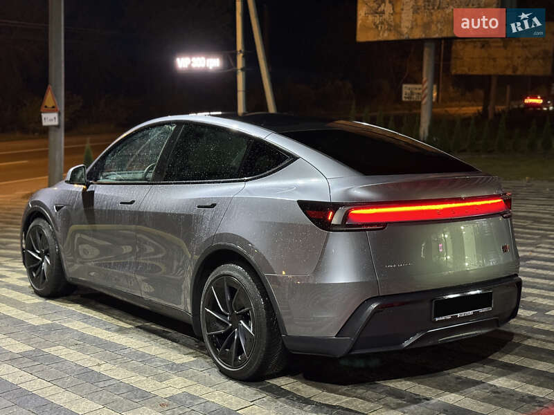 Внедорожник / Кроссовер Tesla Model Y 2025 в Львове