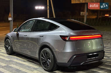 Позашляховик / Кросовер Tesla Model Y 2025 в 