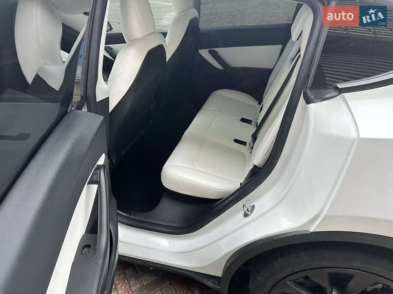 Позашляховик / Кросовер Tesla Model Y 2021 в Харкові